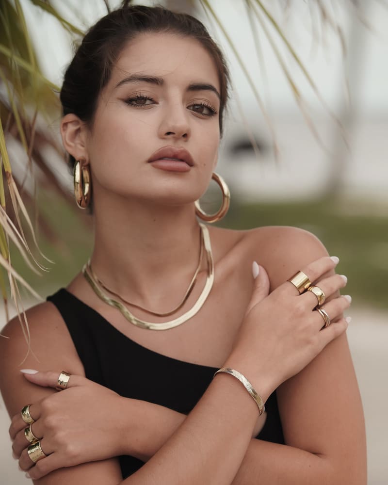 Side of a model wearing a size 7" 5mm Viper Chain Bracelet 7" Silver in Silver by Eklexic. | dia_product_style_image_id:283076